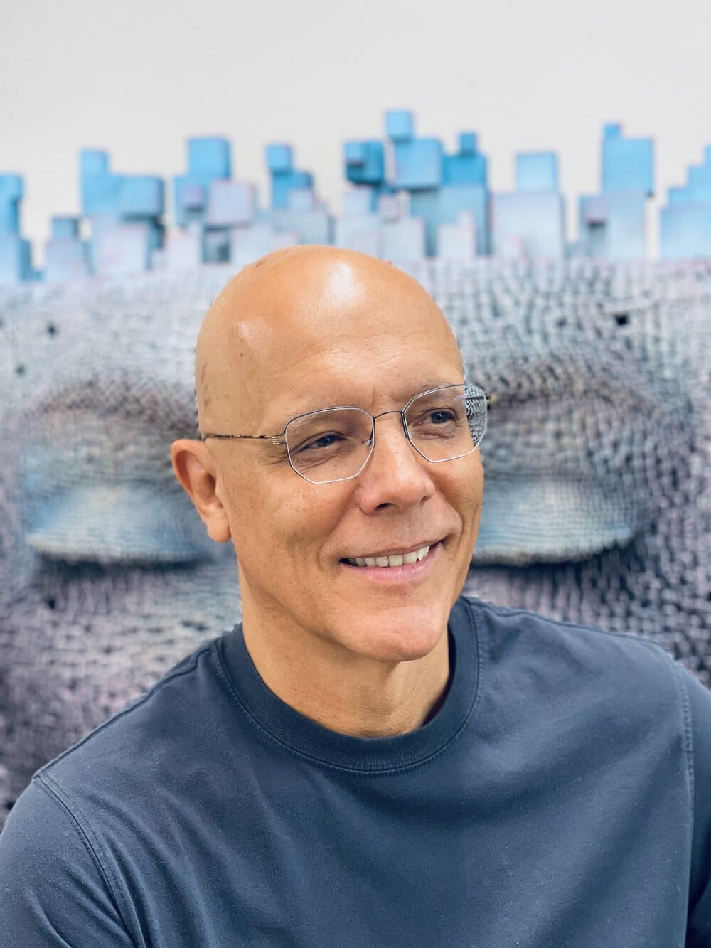 Portrait de Gil Bruvel, sculpteur représenté par les galeries OA Fine Art à Paris