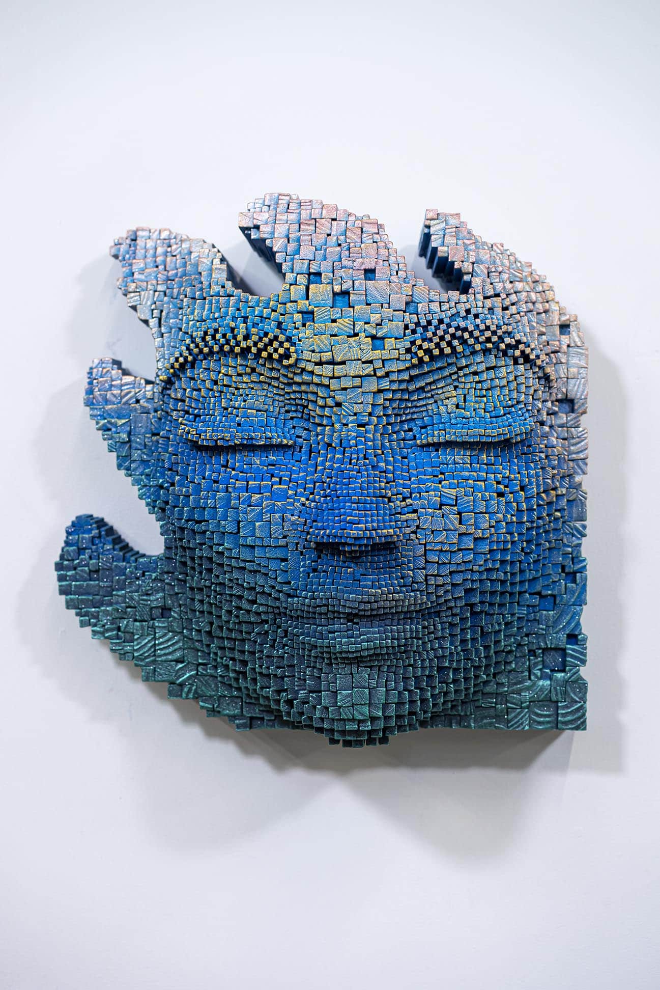 Sculpture de Gil Bruvel en baguettes de bois empilées, galeries OA Fine Art à Paris